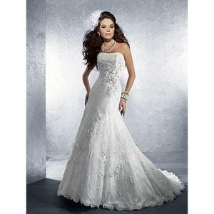 Alfred Angelo Style 2236 Wedding Dress